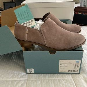 Toms Women’s taupe grey suede booties